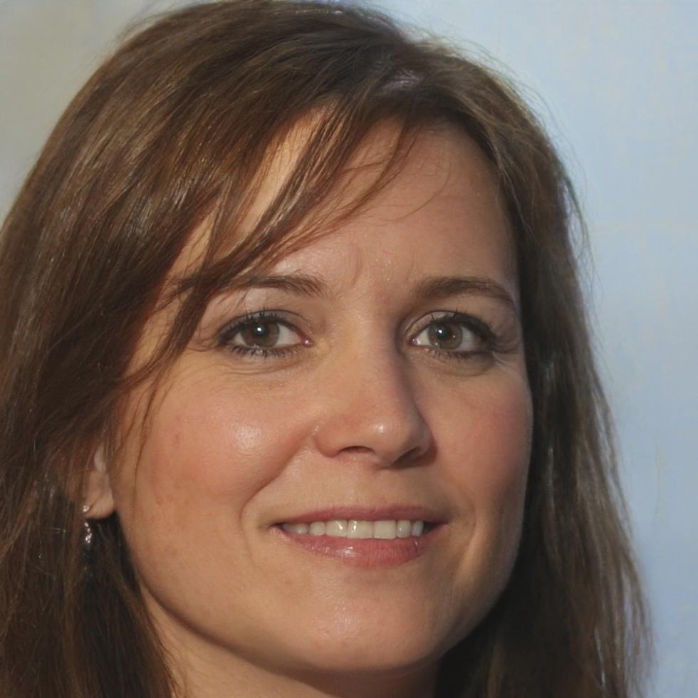Instructora Iris Bustamante especializada en estrategia empresarial